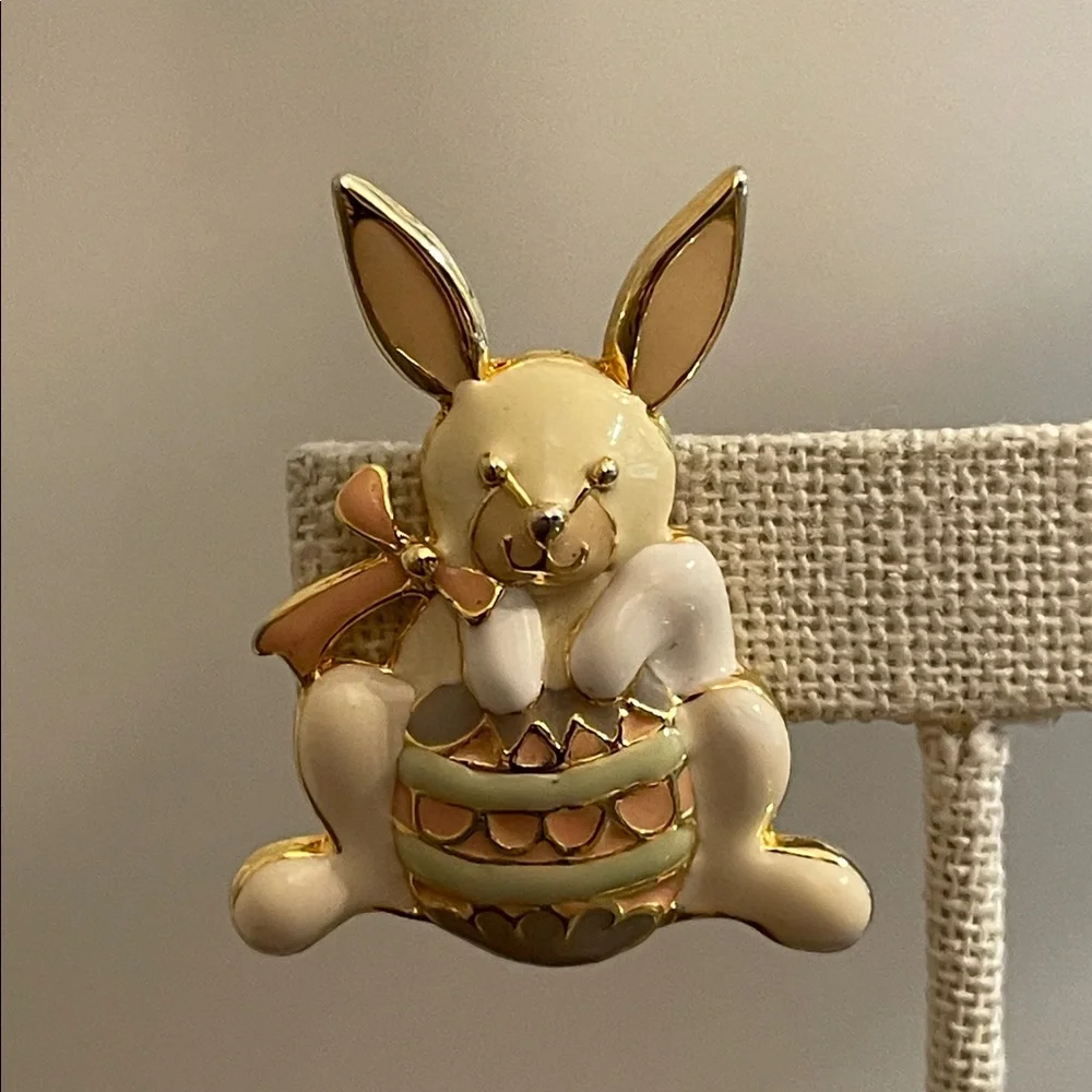 Vintage Steinmetz Gold-tone & Cream Enamel Bunny Brooch